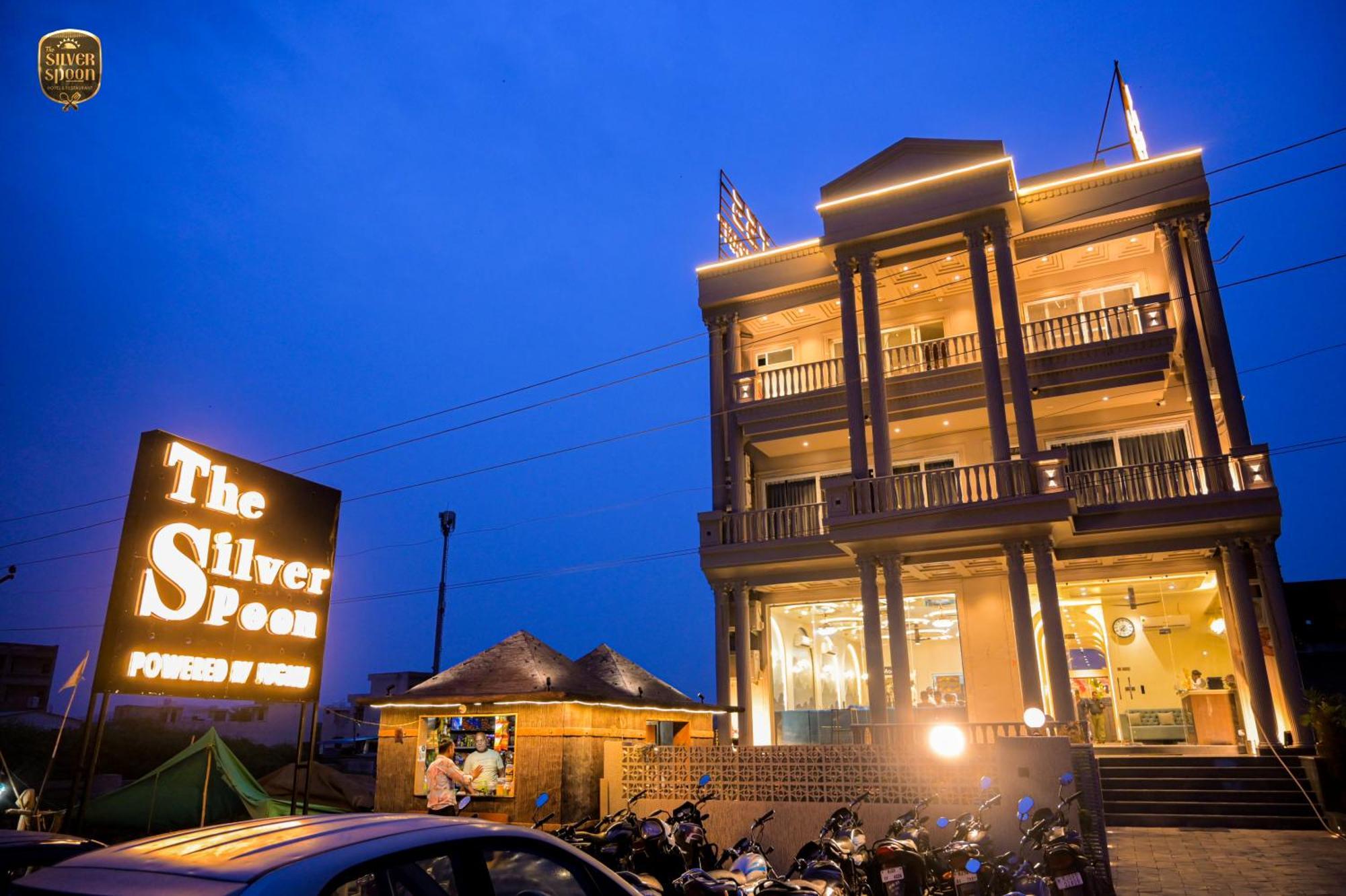 The Silver Spoon Hotel & Restaurant Būndi Dış mekan fotoğraf