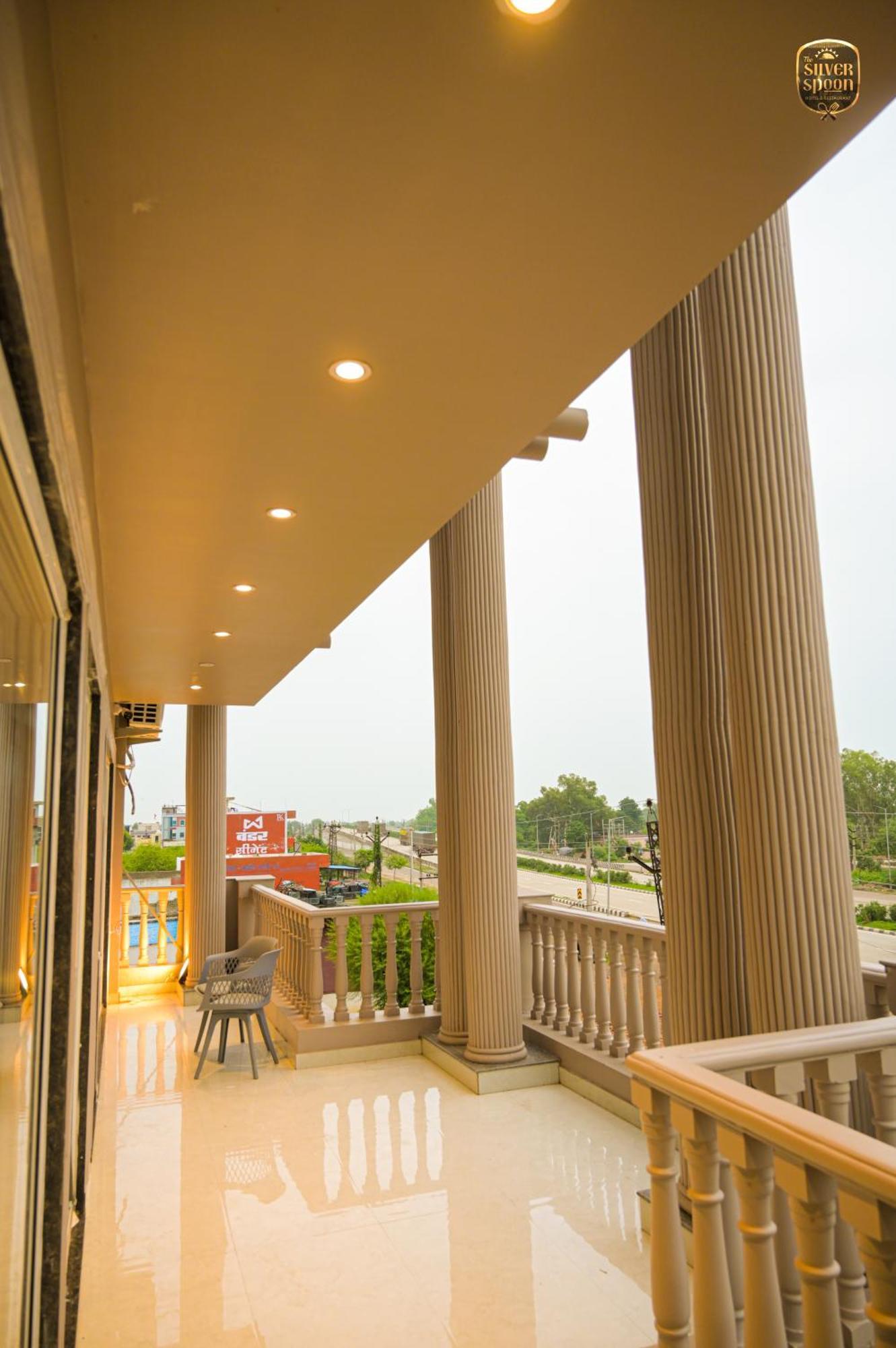 The Silver Spoon Hotel & Restaurant Būndi Dış mekan fotoğraf
